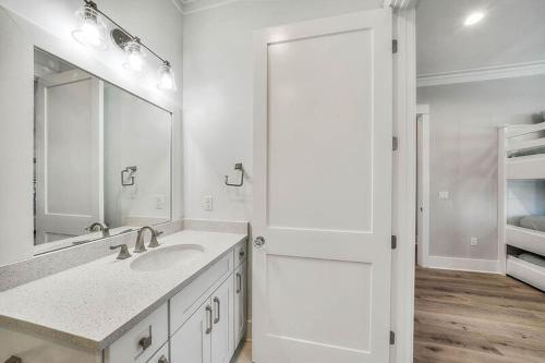 Live It Well by Five Star Properties - image 9