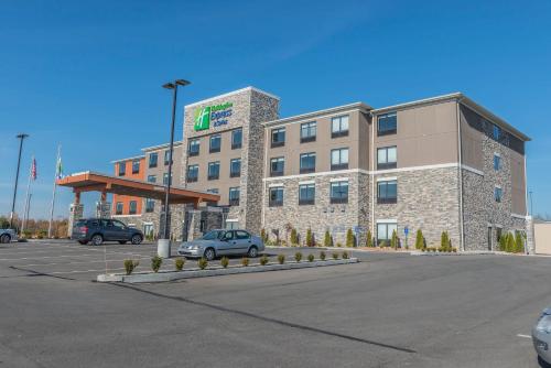 Holiday Inn Express & Suites Clarion, an IHG Hotel