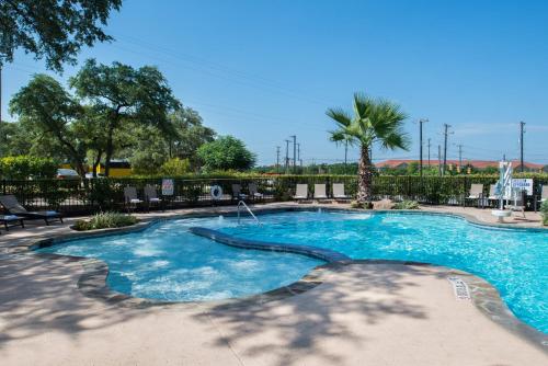 Holiday Inn Express & Suites San Antonio Medical-Six Flags