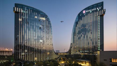 . HUALUXE Xiamen Haicang Habour View - An IHG Hotel