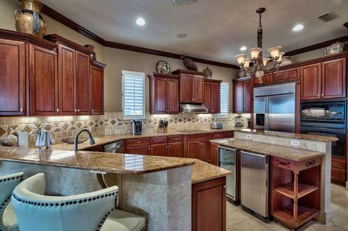 Tuscan Villa by Five Star Properties - image 4