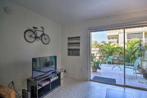 Sarasota Condo with Pool 3 Miles to Siesta Key! - main image