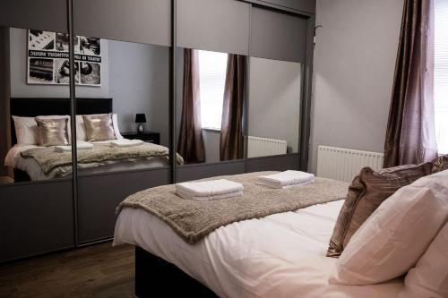 Inspired Stays- Close to City Centre- Sleeps up to 8 - Stoke on Trent