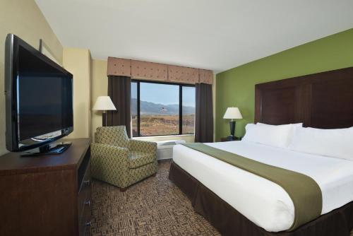 Holiday Inn Express Richfield - image 7