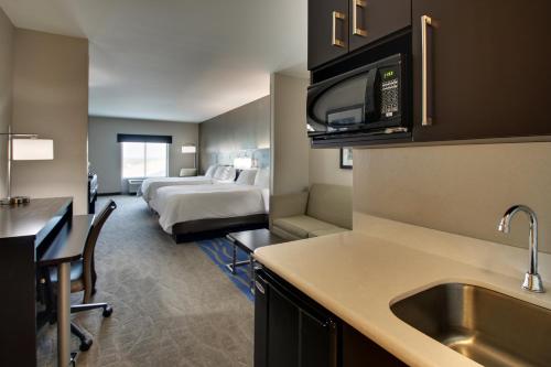 Holiday Inn Express & Suites Lancaster East - Strasburg, an IHG Hotel