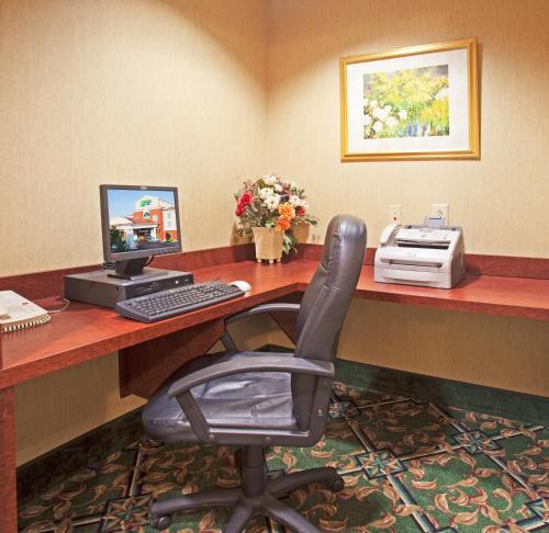 Holiday Inn Express Hotel & Suites Lenoir City Knoxville Area