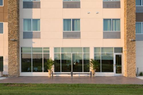 Holiday Inn Express & Suites Lincoln I - 80 an IHG Hotel - image 8