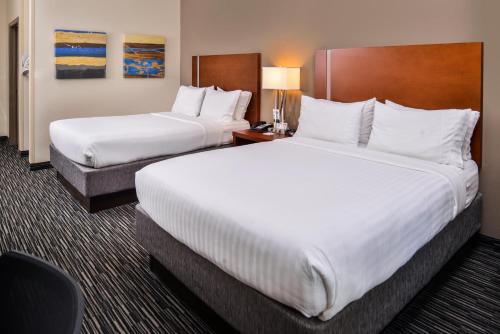 2 queen beds