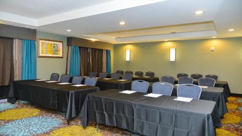 Holiday Inn Express Hotels & Suites Cuero, an IHG Hotel