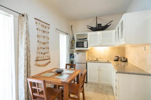 One-Bedroom Apartment image 2