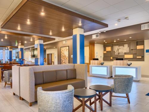 Holiday Inn Express & Suites Salem North - Keizer, an IHG Hotel