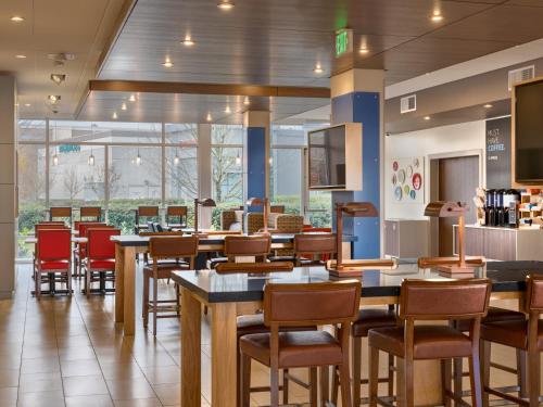 Holiday Inn Express & Suites Salem North-Keizer