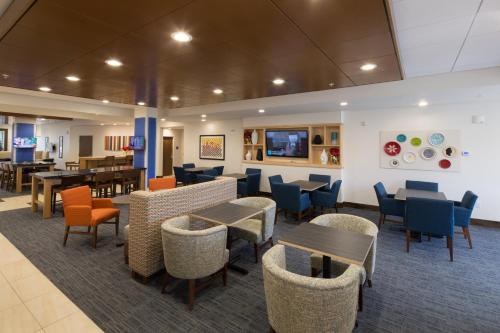 Food and beverages, Holiday Inn Express & Suites Port Huron By IHG in Port Huron (MI)