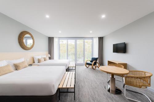2 double beds