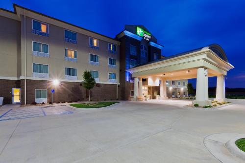 Holiday Inn Express Hotel & Suites Salina, an IHG Hotel