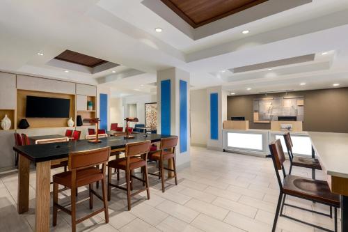 Lobby, Holiday Inn Express Hotel & Suites Shawnee I-40 in Shawnee