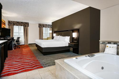 Holiday Inn & Suites College Station-Aggieland, an IHG Hotel