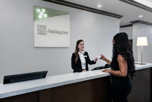 홀리데이 인 & 스위트 칼리지 스테이션 - 애기랜드 바이 IHG - 숙소 외관