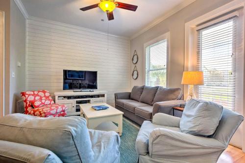 Home Near 30A Walk to Beach Shops and Bicycles! - image 2