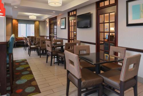 Holiday Inn Express Hotel & Suites Youngstown - North Lima/Boardman, an IHG Hotel