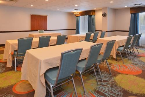 Holiday Inn Express Hotel & Suites Youngstown - North Lima/Boardman, an IHG Hotel