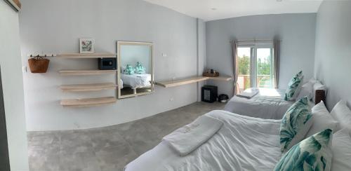 Crown Malapascua Room Type - Queen Deluxe