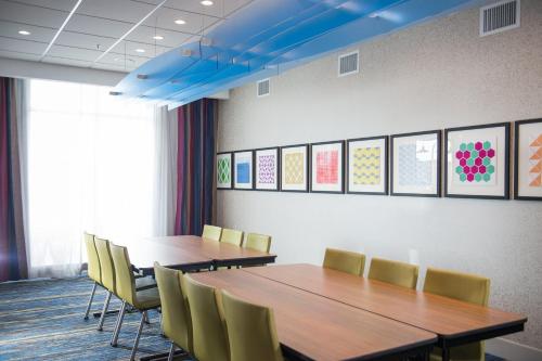 Holiday Inn Express & Suites Rock Falls an IHG Hotel - image 9