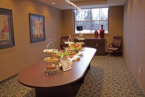 Holiday Inn Express & Suites Plymouth - Ann Arbor Area, an IHG Hotel