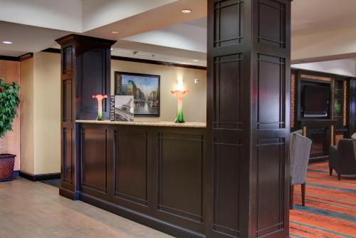 Holiday Inn Express Hotel & Suites Paris by IHG in Paris, USA