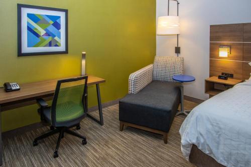 Holiday Inn Express Hotel & Suites Roseville - Galleria Area, an IHG Hotel