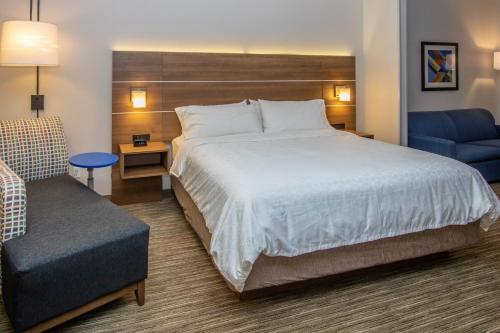 Holiday Inn Express Hotel & Suites Roseville - Galleria Area, an IHG Hotel