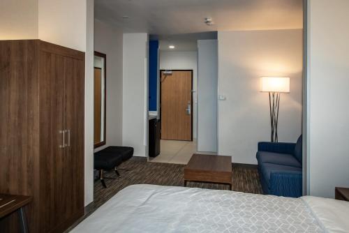 Holiday Inn Express Hotel & Suites Roseville - Galleria Area, an IHG Hotel