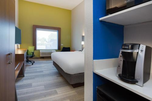 Holiday Inn Express Hotel & Suites Tampa-Fairgrounds-Casino, an IHG Hotel