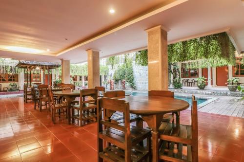 Catur Adi Putra Hotel