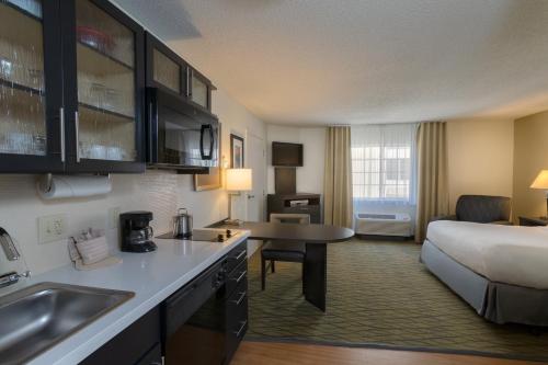 1 queen bed
