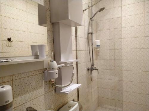 Standard Double Room image 5