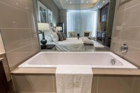 Sandton Skye Apartment photo