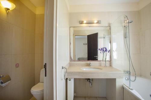 Villa with Sea View image 4