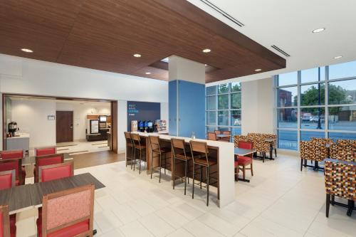 Food and beverages, Holiday Inn Express And Suites Ottawa Downtown East in Ottawa (ON)