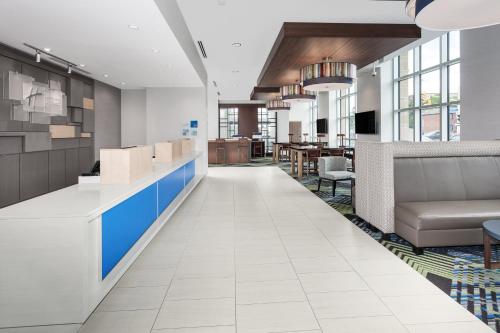 Holiday Inn Express & Suites Downtown Ottawa East, an IHG Hotel