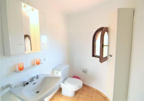 Four-Bedroom Villa image 1