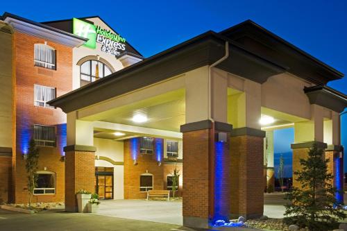 Holiday Inn Express & Suites Drayton Valley By IHG - 숙소 외관