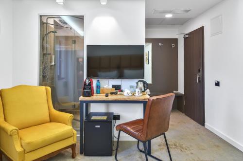 Charm Boutique Hotel - image 9