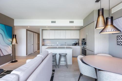 Luxury Family Rental three bedroom Hyde Beach House Resort Miami 22th floor in Hallandale Beach, USA