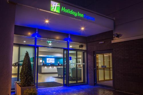 Holiday Inn Express Manchester Airport, an IHG Hotel