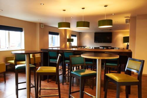 Holiday Inn Express Manchester Airport an IHG Hotel - image 4