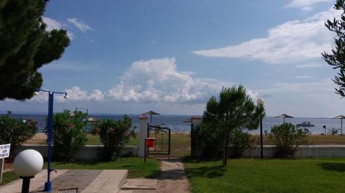  Sunny Apartment Near The Sea in Gerakini