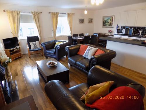 Oakdene Apartments - main image