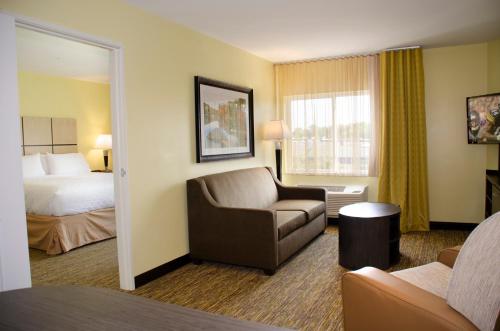 Candlewood Suites - Lancaster West, an IHG Hotel