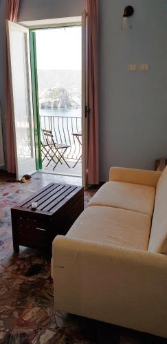 Guestroom, Maridea - Camere con vista al Porto in Ponza Island